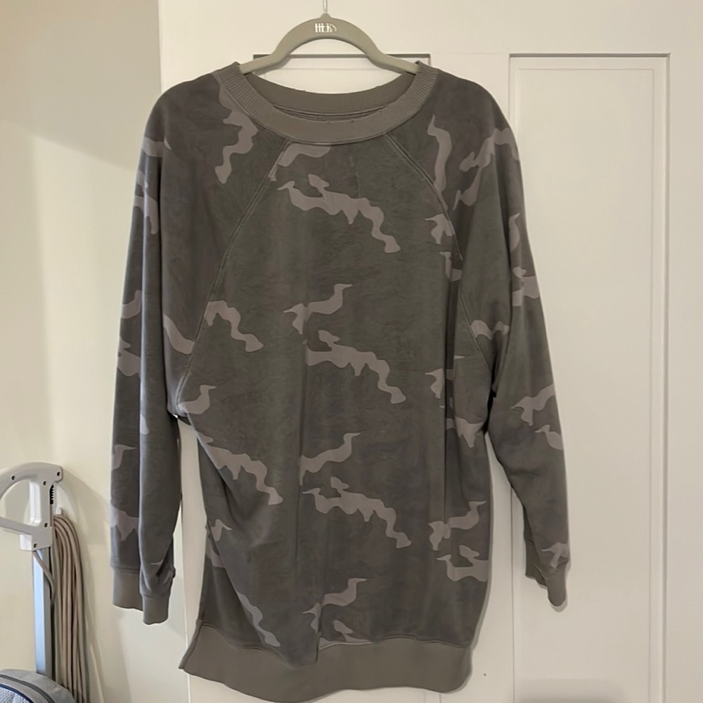Camo oversized aerie crew neck- medium